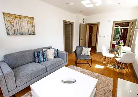 Kew Bridge by Charles Hope