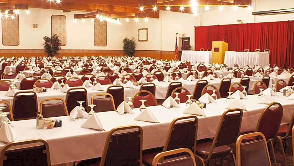 Voyageur Inn And Conference Center