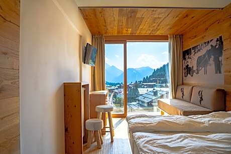 Superior Double or Twin Room with Mountain View