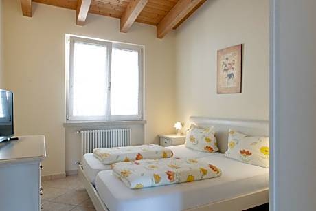 Deluxe One-Bedroom Apartment (2 Adults)