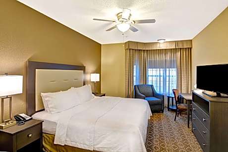 2 Queen Mobility Accessible Bathtub Suite Nsmk Separate Bdrm/living Rm-sofabed-full Kitchen Free Wif