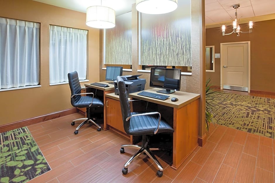 Holiday Inn Express Hotel And Suites Willmar