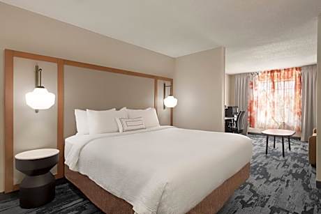 Queen Room with Two Queen Beds - Hearing Accessible