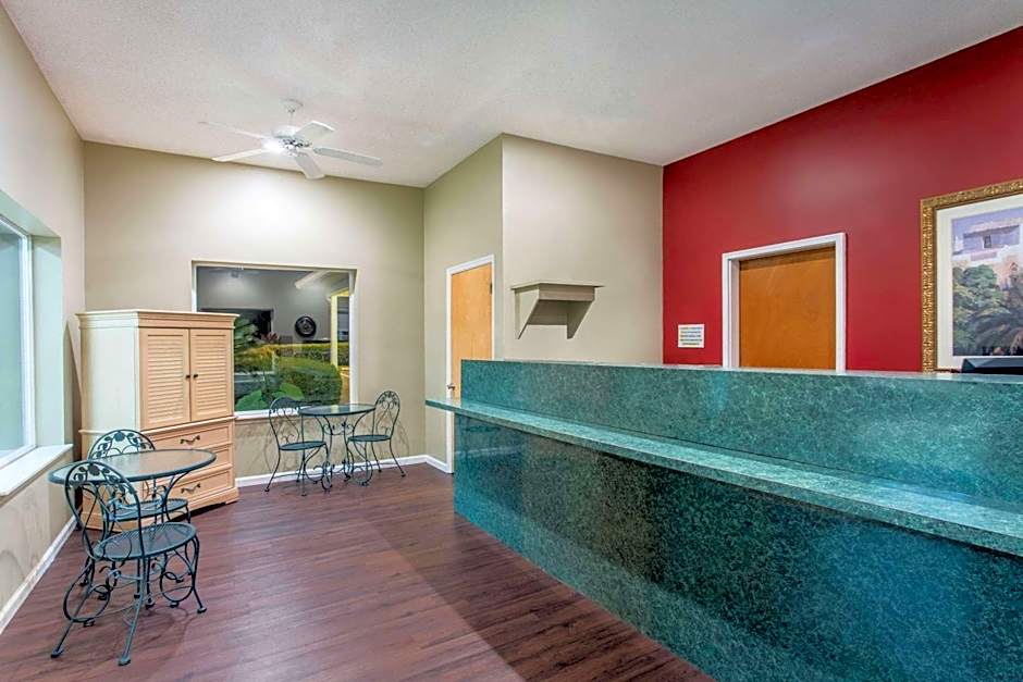 Super 8 by Wyndham Monticello