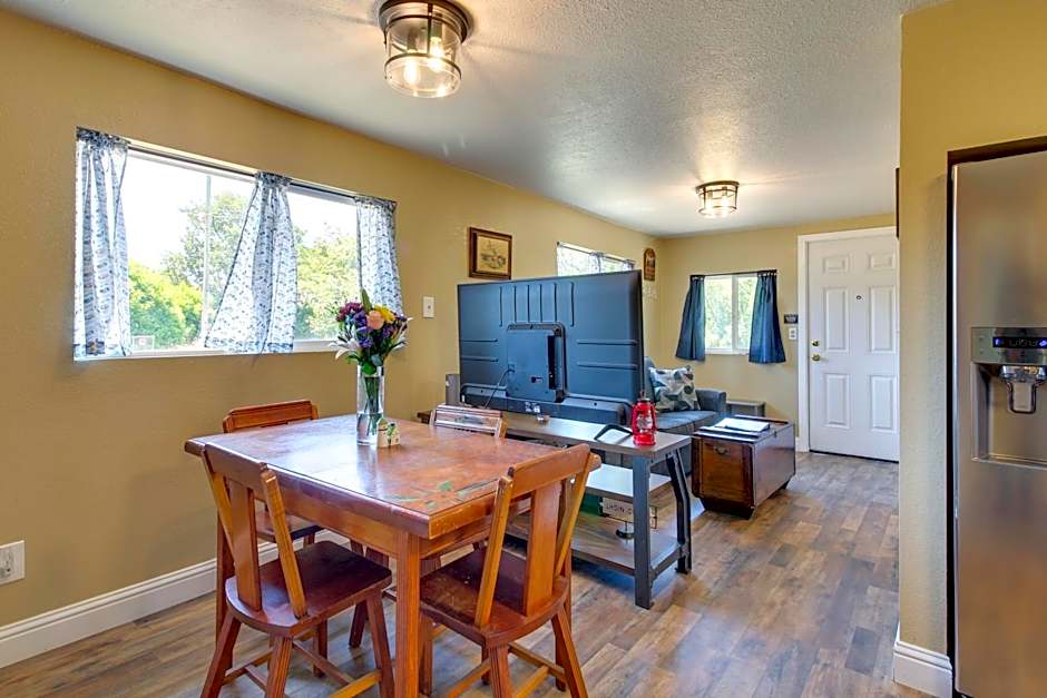 Cozy Coos Bay Retreat with On-Site Creek and Fishing!
