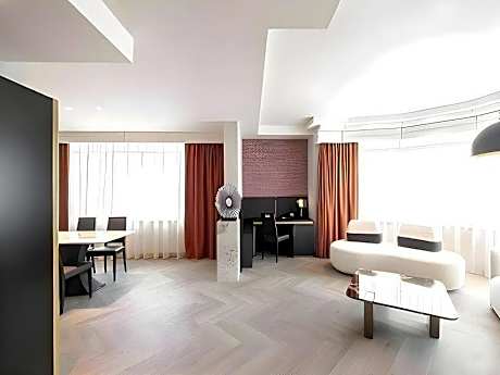 Deluxe Suite Double