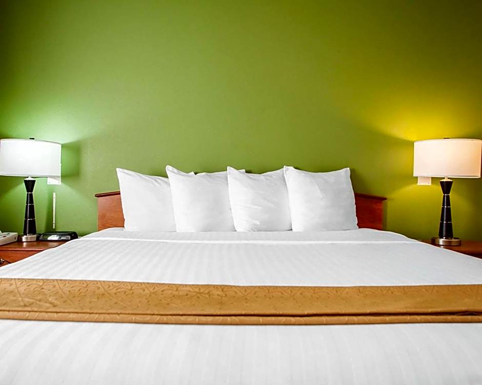 Quality Inn Bolingbrook I-55