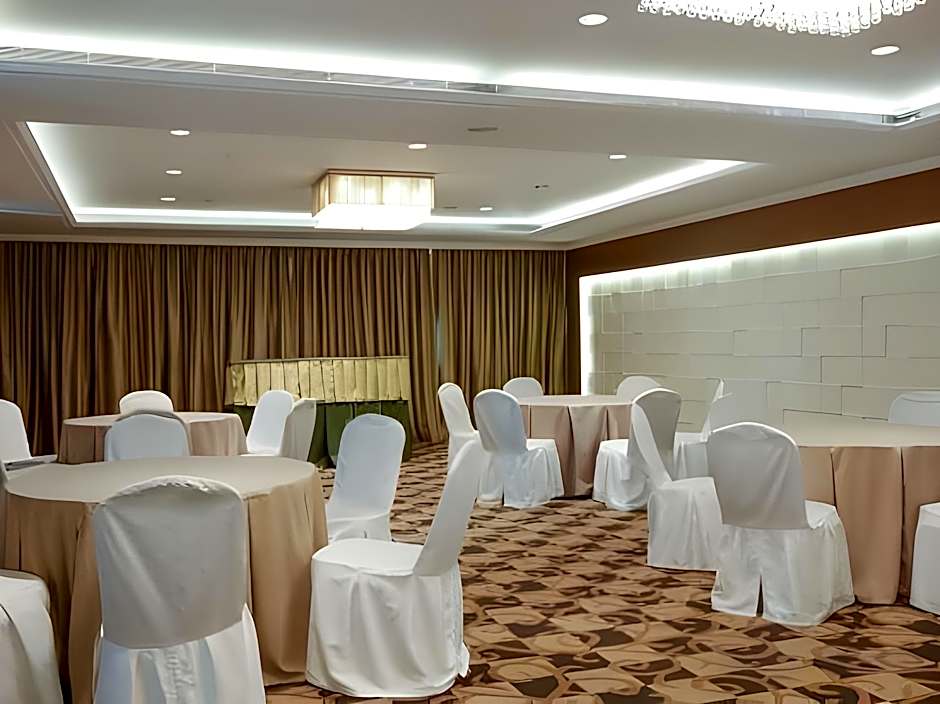 Adarsh Hamilton Hotel