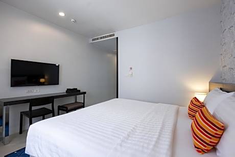 Deluxe Room with Bathtub
