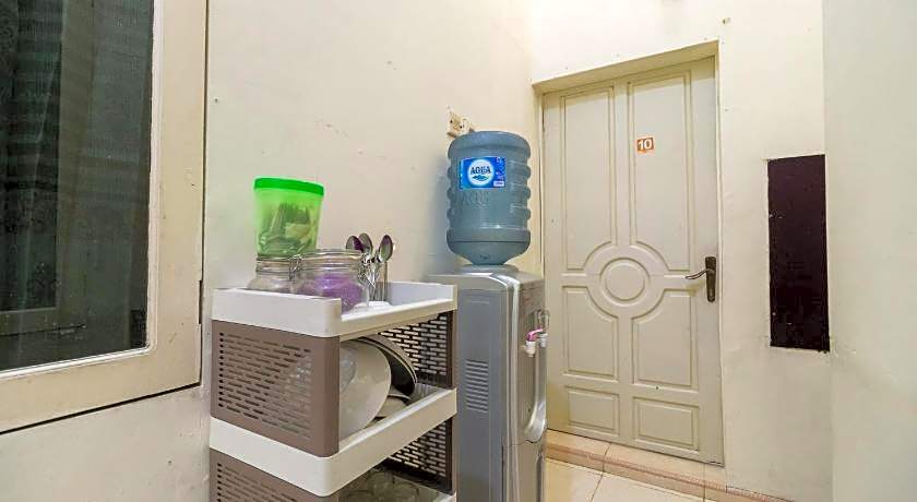 RedDoorz Syariah near Pasar Aur Kuning