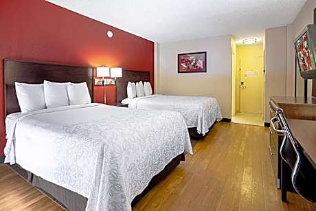 Deluxe 2 Full Beds Poolside Smoke Free
