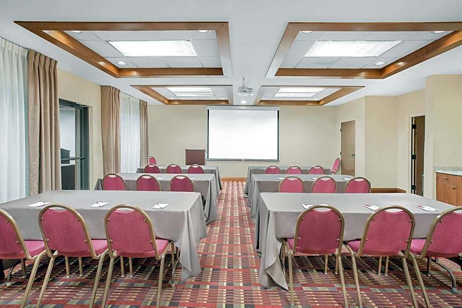 Ramada by Wyndham Denver International Airport