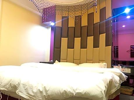 Feature Queen Room