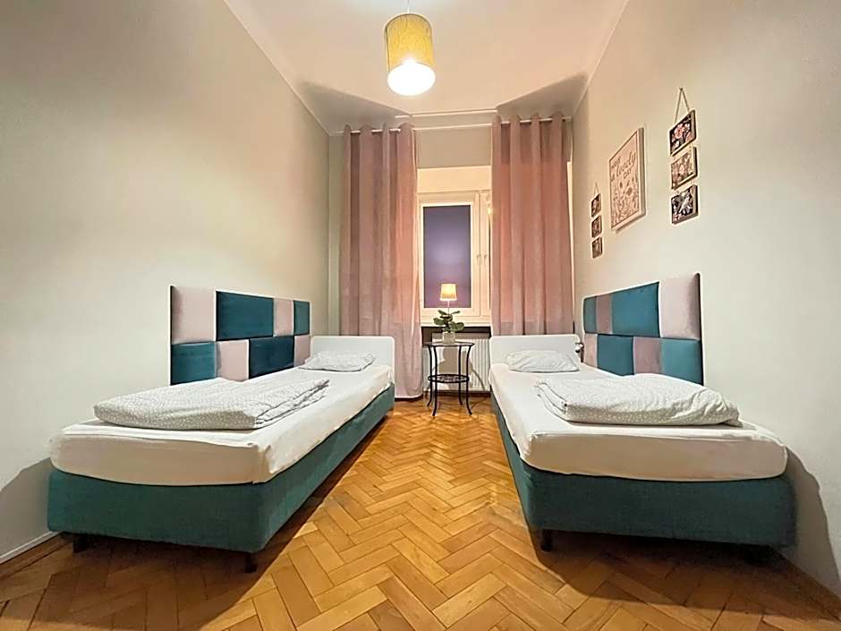 Hostel Helvetia - Private Rooms in City Center