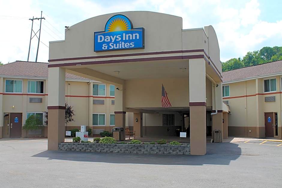 Days Inn & Suites by Wyndham Bridgeport - Clarksburg