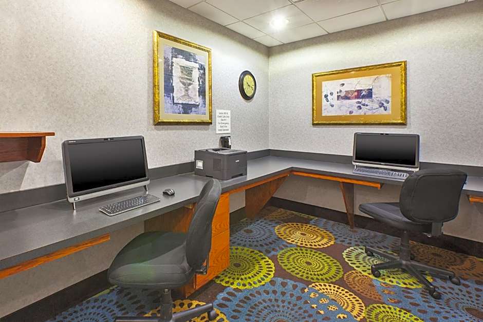 Holiday Inn Express Hotel & Suites - Belleville Area By IHG
