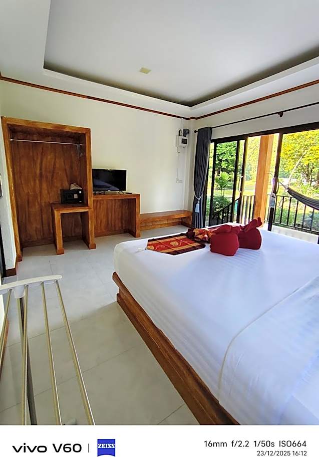 Lanta Buddy Resort , Long Beach