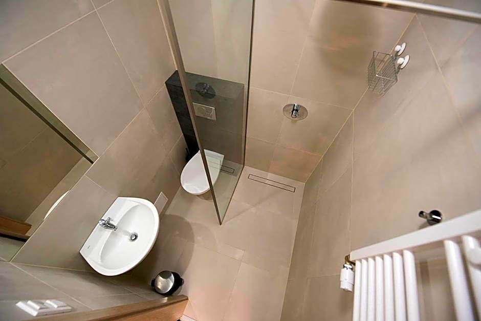 Hostel SMS FREE PARKING