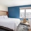 Holiday Inn Express Hotel & Suites Boston-Cambridge By IHG