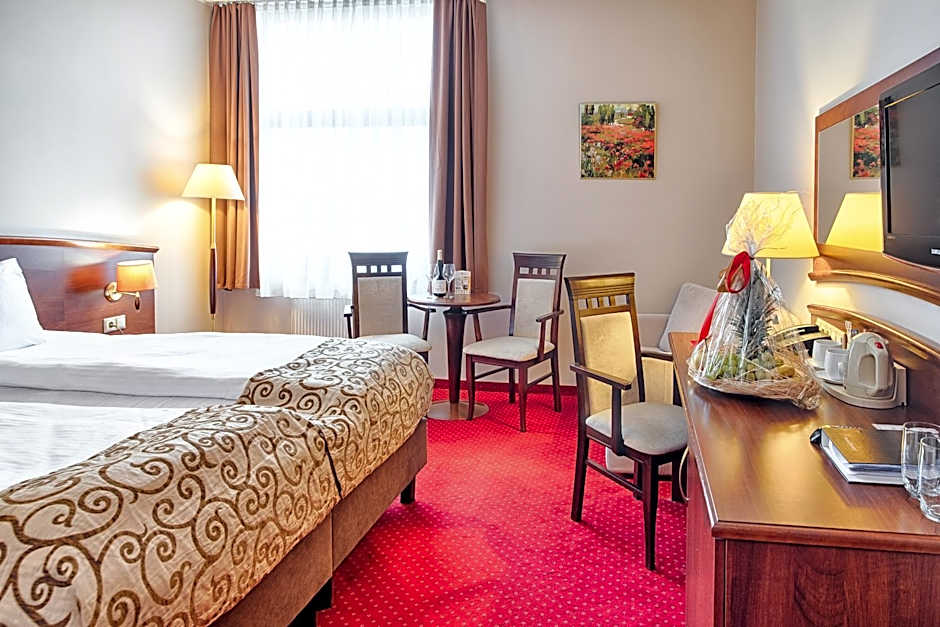 Grand Royal Hotel