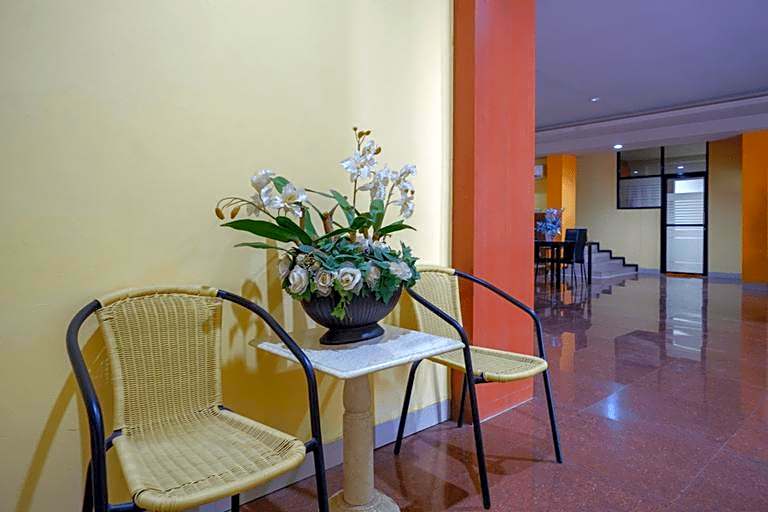 RedDoorz Plus @ Cameloan Hotel Palu