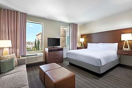 1 King Studio Suite Mobility Accessible Tub