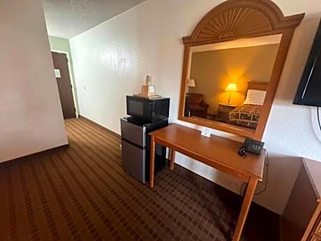 King Bed Nonsmoking with Shower