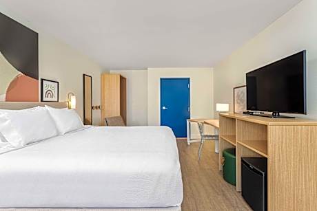 1 King Bed Mobility Accessible With Bathtub