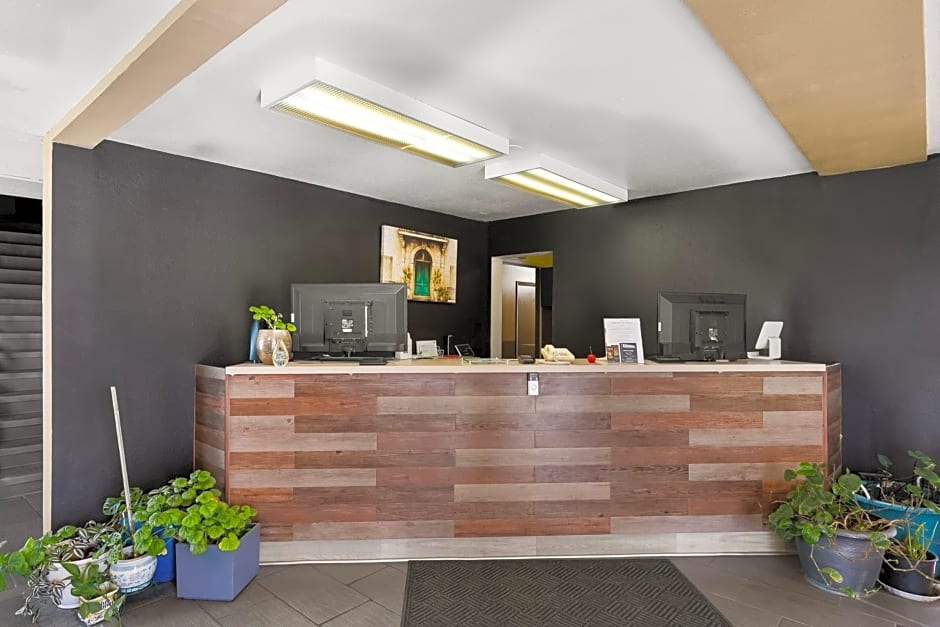 Americas Best Value Inn - Lincoln Airport
