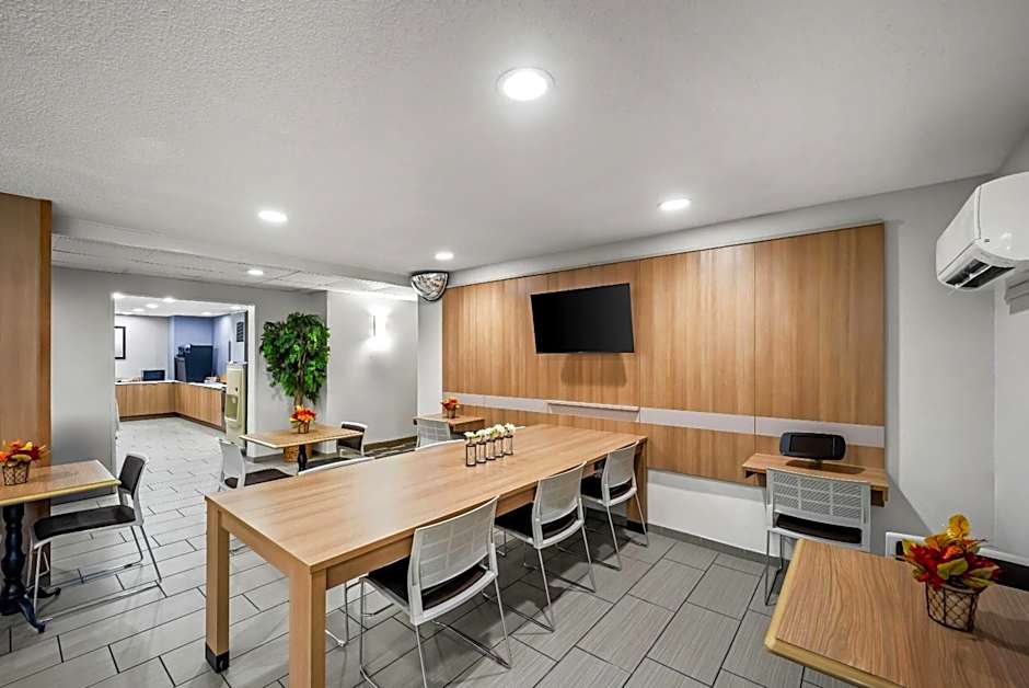 Microtel Inn & Suites by Wyndham Greensboro