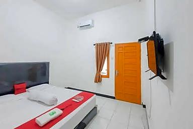 RedDoorz @ Permana Homestay near Supadio Airport Pontianak