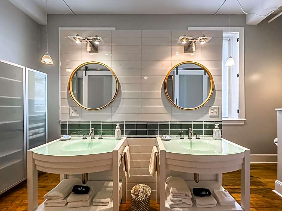 The Historic Lyric Presidential Suite