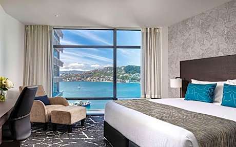 Deluxe King Room with Harbor View