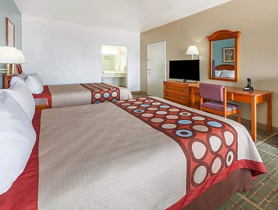 Photo 1 of 7 of 2 Queen Beds, Accessible, Nonsmoking