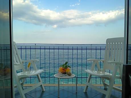 Triple Room with Balcony and Sea View