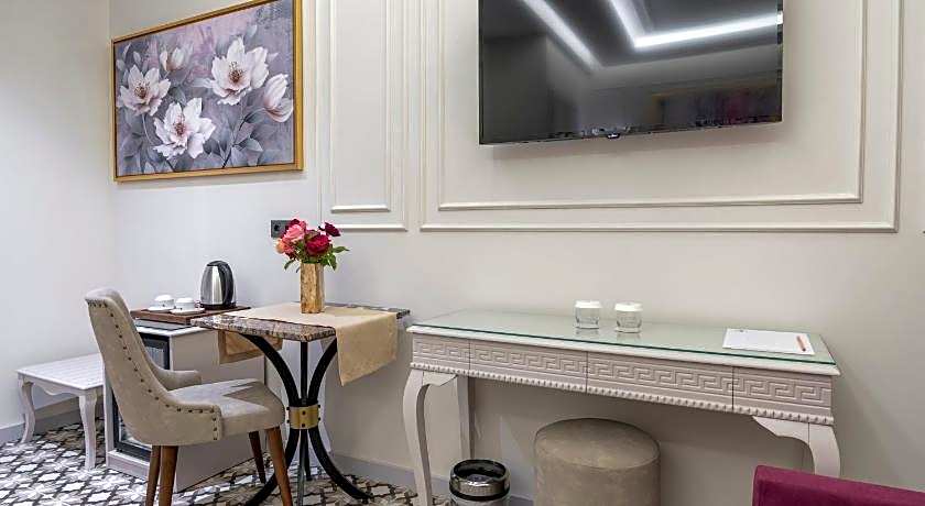 PERALUNA PREMIUM HOTEL