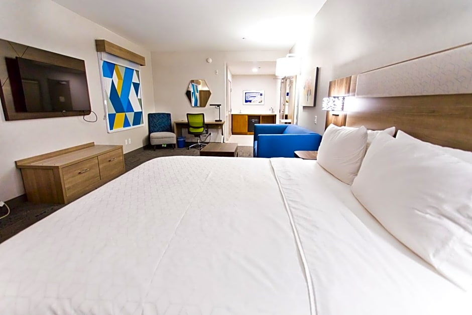 Holiday Inn Express & Suites Sacramento NE Cal Expo By IHG