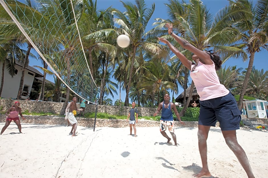 Travellers Beach Hotel & Club