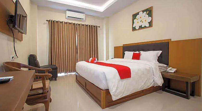 RedDoorz Premium @ Jalan Cengkeh Malang