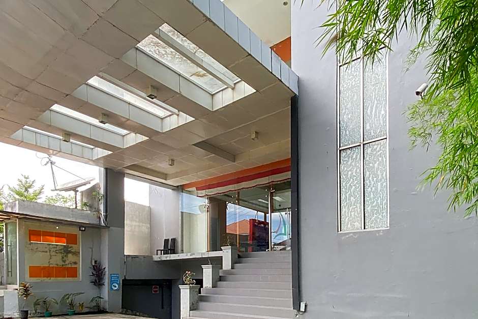 Urbanview Hotel Asyra Makassar