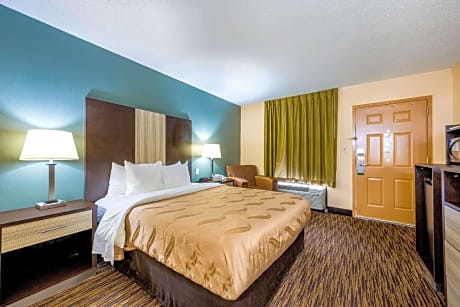 1 King Bed Smoking