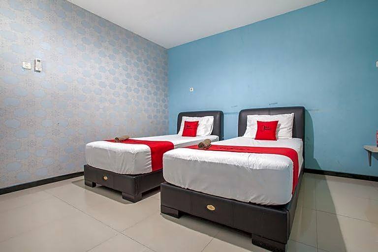 RedDoorz @ Raya Tidar