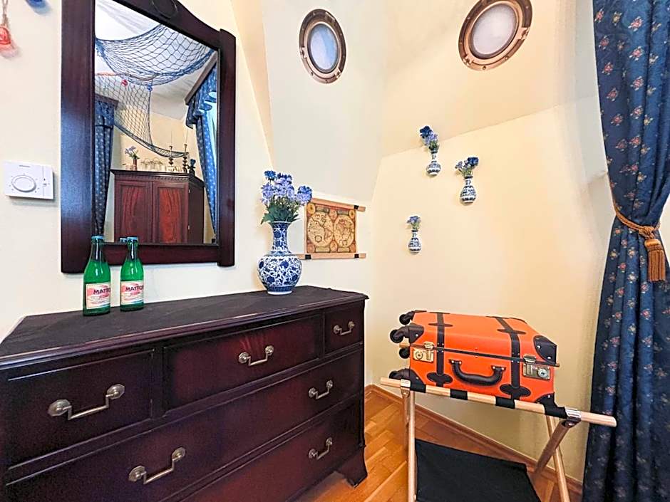 Pirate Family, Theme Room, Free Parking
