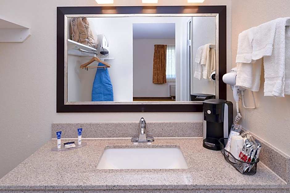 Americas Best Value Inn Plattsburgh