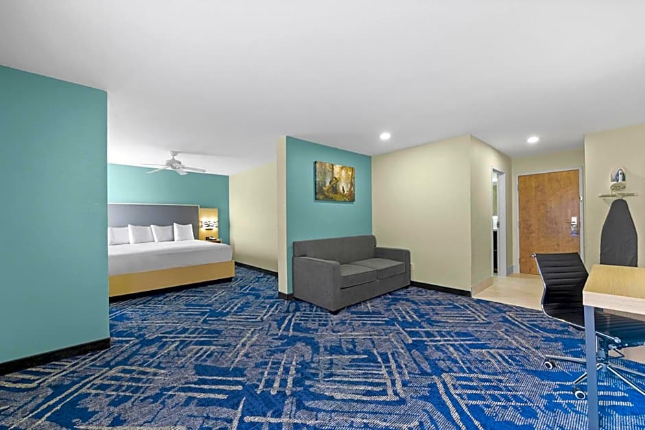 Photo 1 of 5 of Deluxe Studio 1 King Bed Suite
