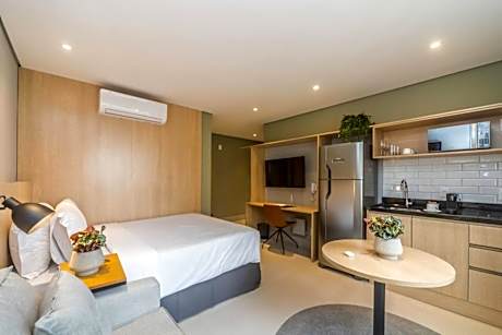 Deluxe Queen Suite