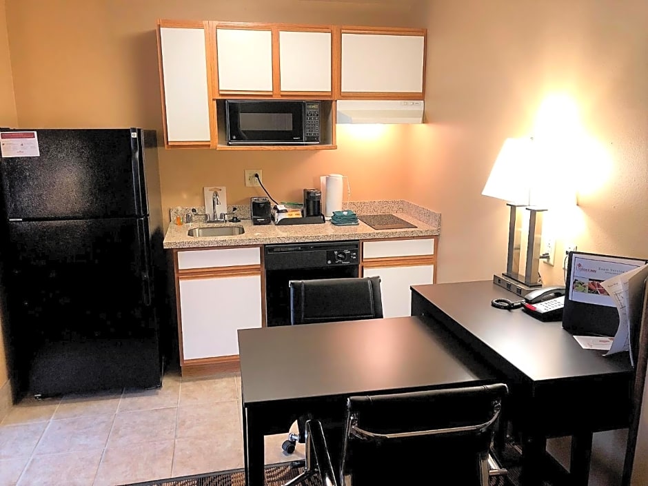 Hawthorn Extended Stay by Wyndham Milwaukee Airport