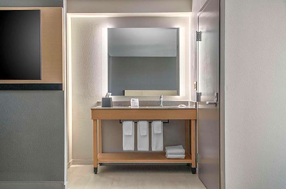 Hyatt Place Riverside Downtown