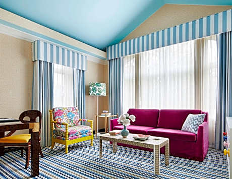 Graduate King Suite with Balcony