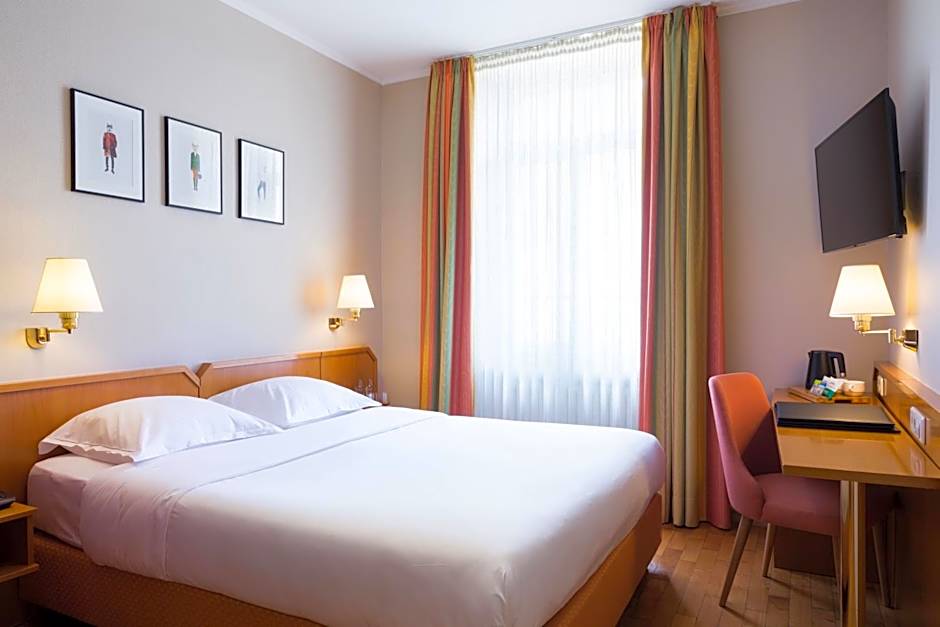 Hotel Perrin - former Carlton